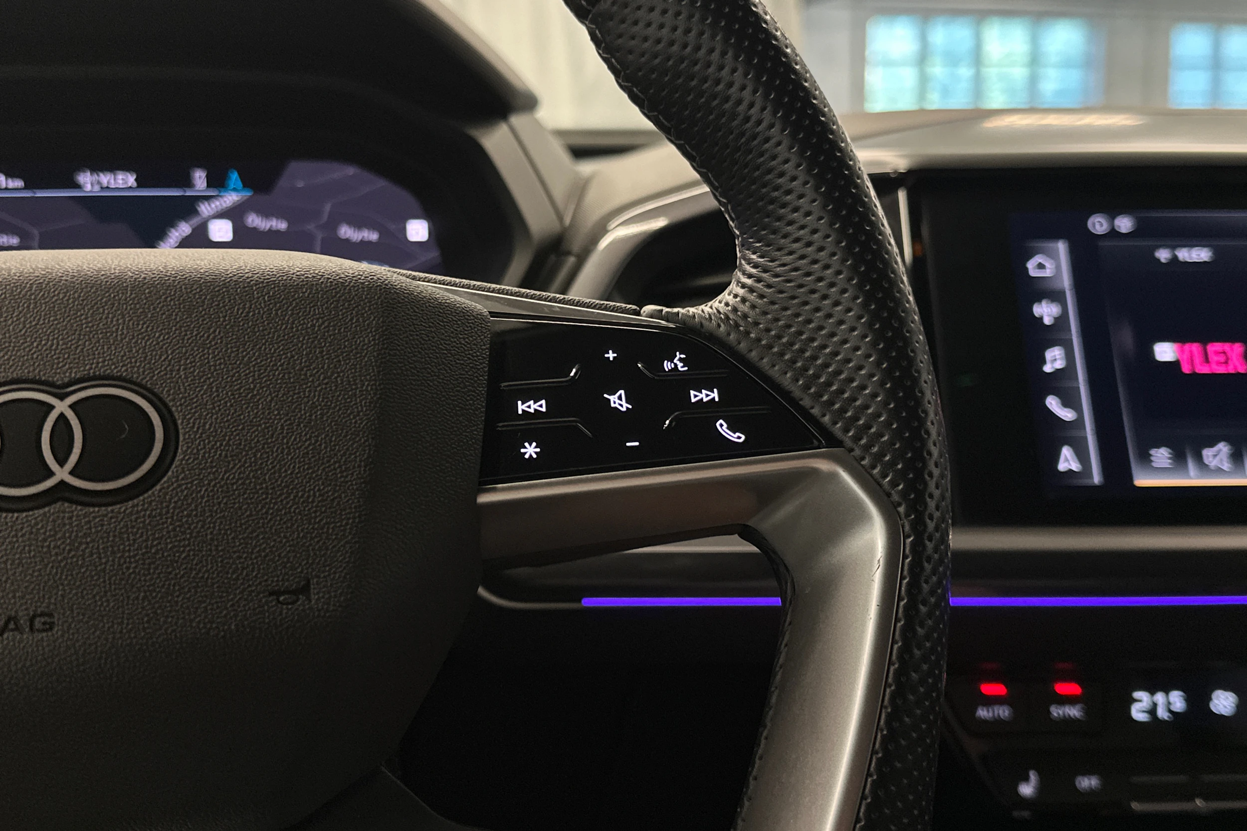 harmaa Audi Q4 e-tron 2022 kuva 20.