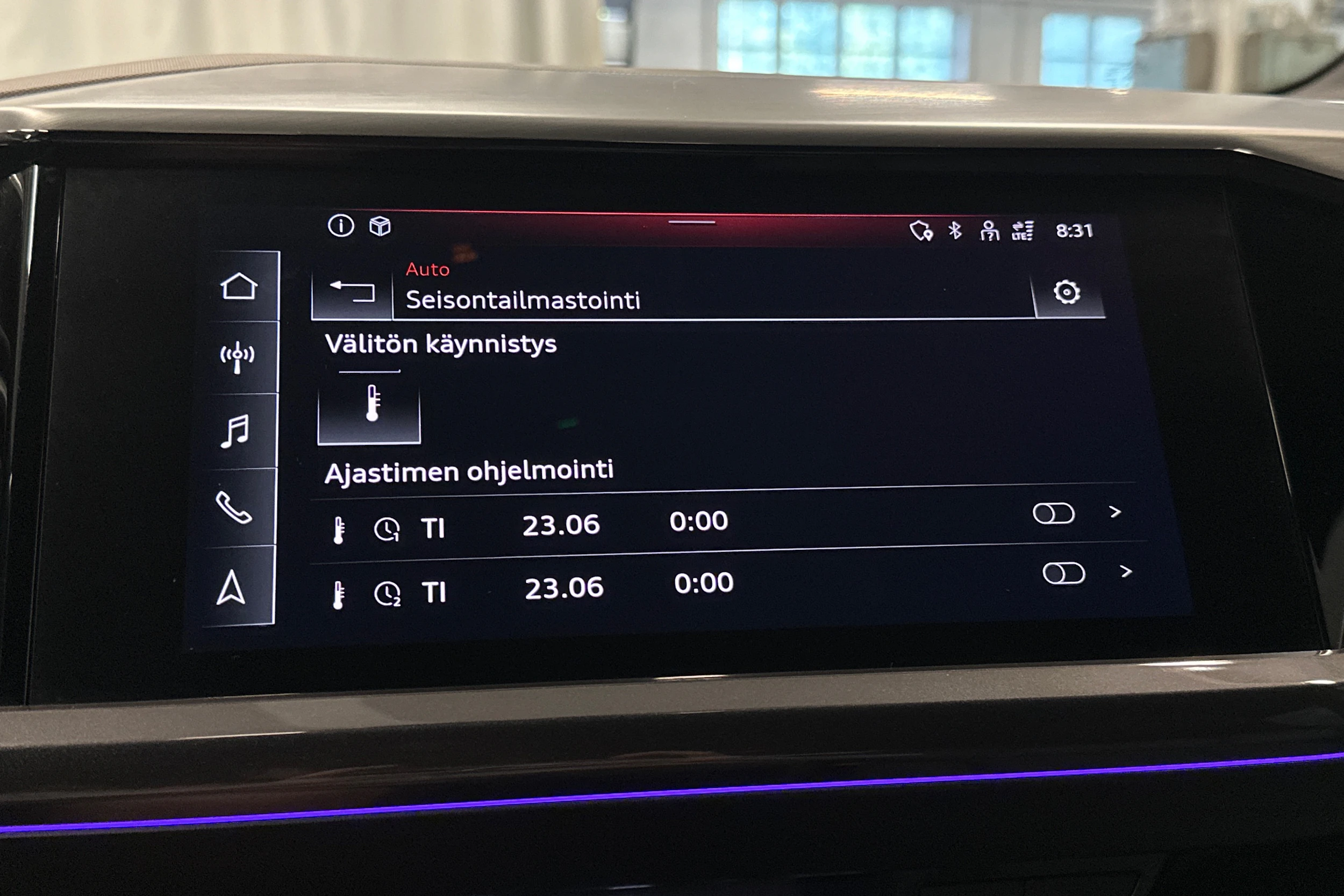 harmaa Audi Q4 e-tron 2022 kuva 26.