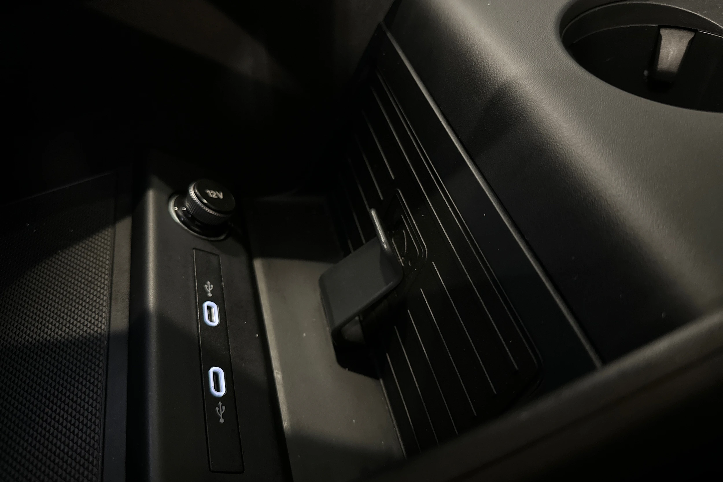 harmaa Audi Q4 e-tron 2022 kuva 34.
