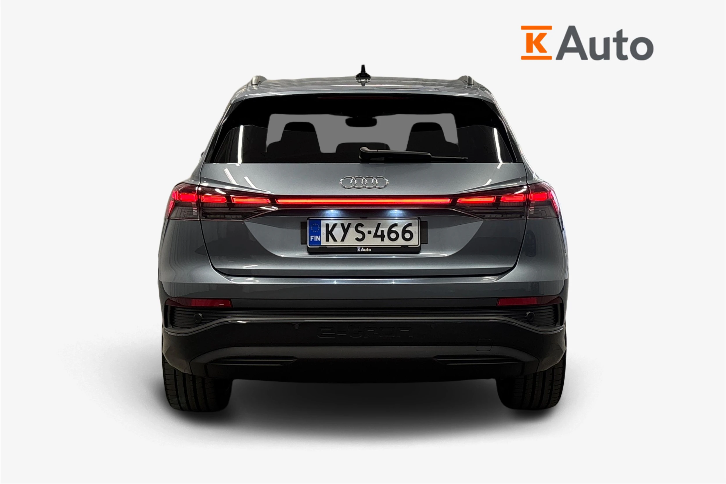 sininen Audi Q4 e-tron 2022 kuva 3.