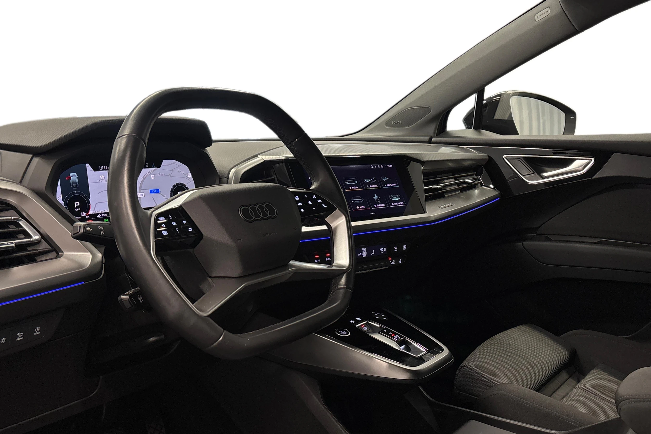 sininen Audi Q4 e-tron 2022 kuva 6.