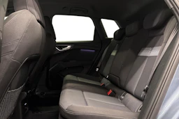 sininen Audi Q4 e-tron 2022 kuva 8.