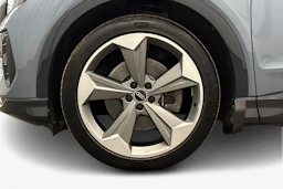 sininen Audi Q4 e-tron 2022 kuva 9.