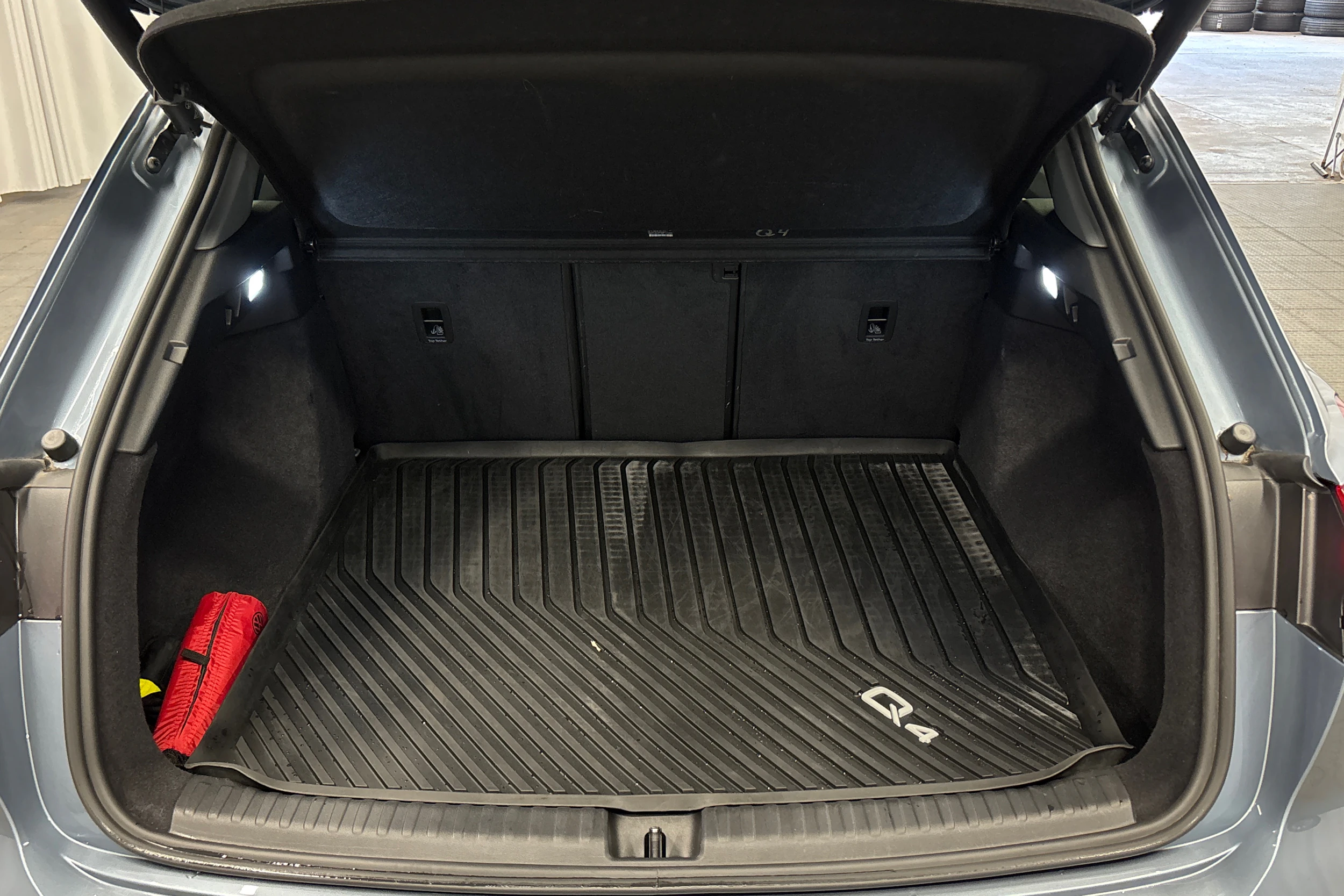 sininen Audi Q4 e-tron 2022 kuva 11.