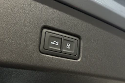 sininen Audi Q4 e-tron 2022 kuva 12.