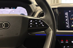 sininen Audi Q4 e-tron 2022 kuva 17.
