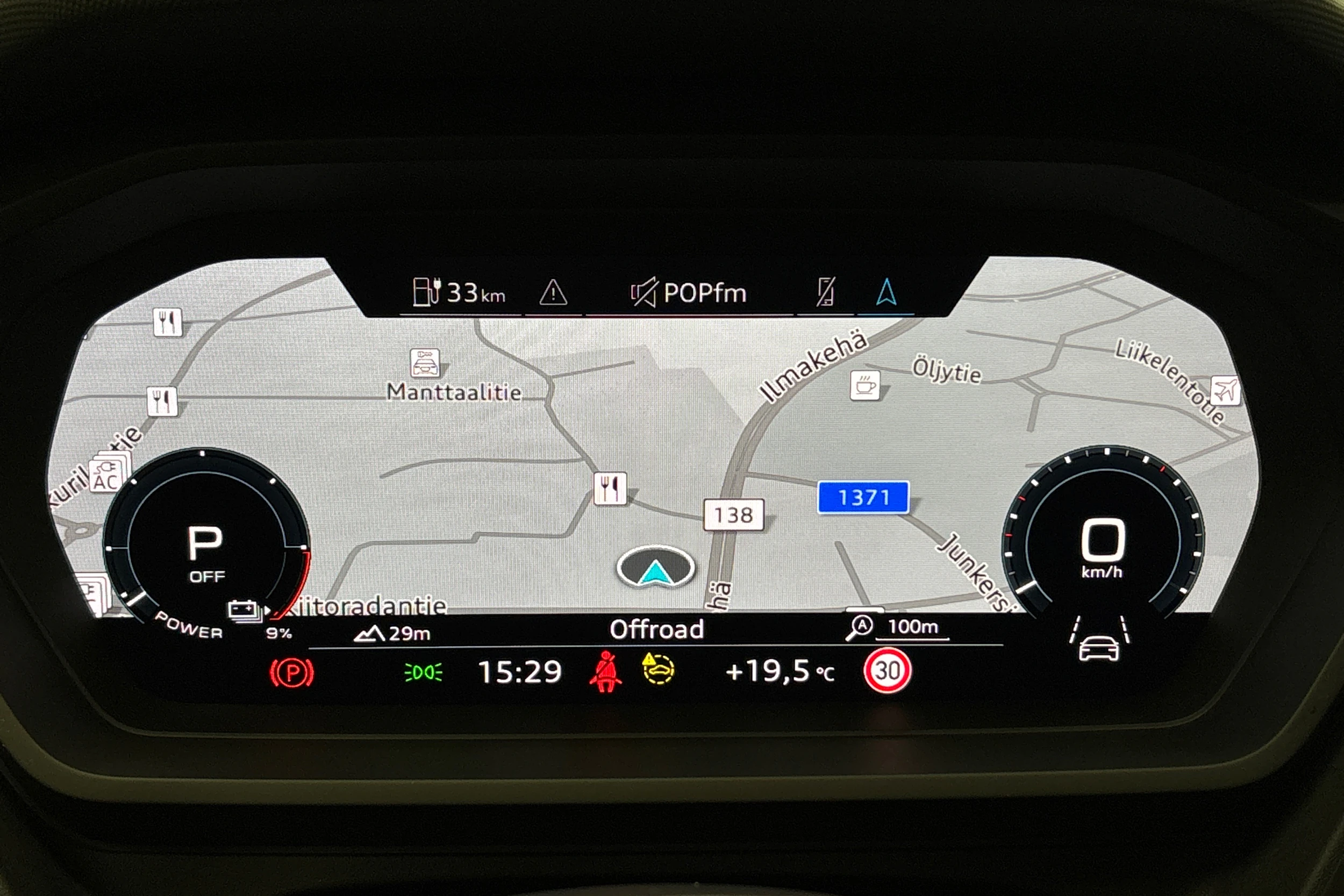 sininen Audi Q4 e-tron 2022 kuva 19.