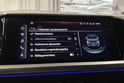 sininen Audi Q4 e-tron 2022 kuva 24.