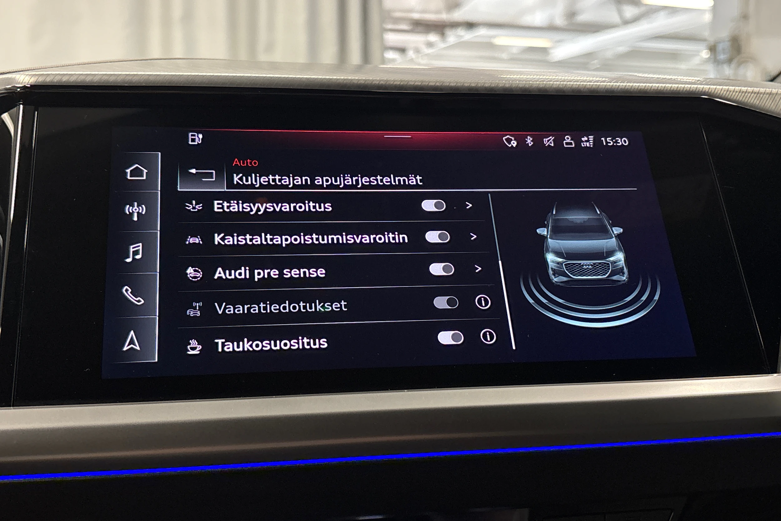 sininen Audi Q4 e-tron 2022 kuva 25.