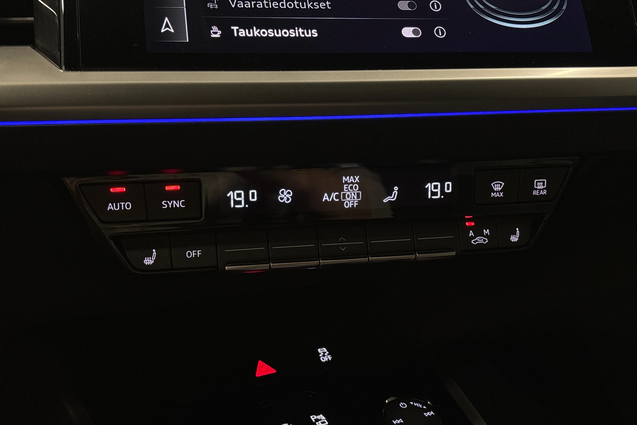sininen Audi Q4 e-tron 2022 kuva 27.