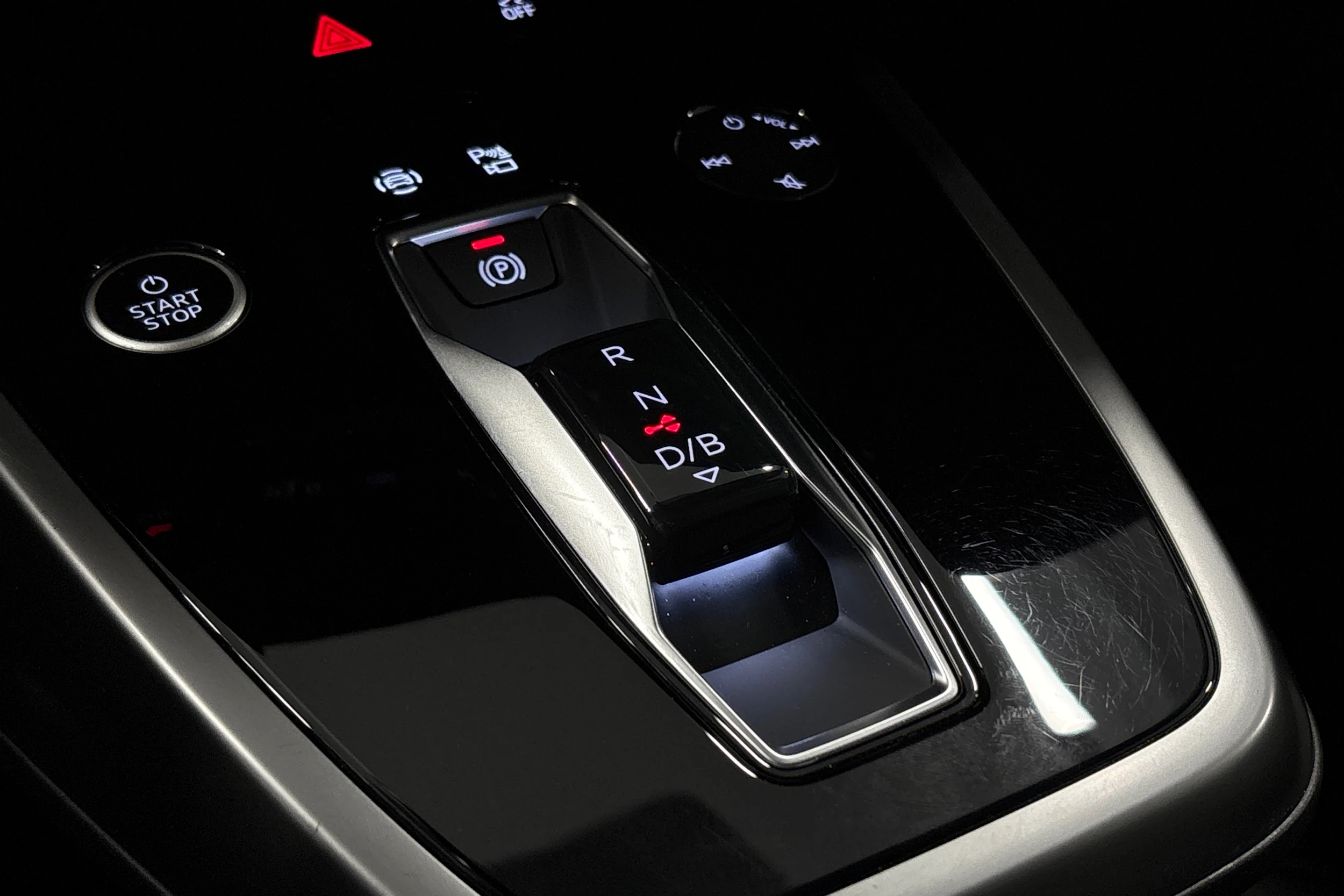sininen Audi Q4 e-tron 2022 kuva 28.