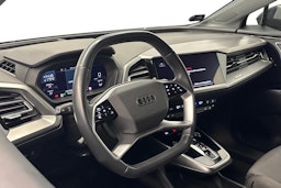 musta Audi Q4 e-tron 2022 kuva 6.