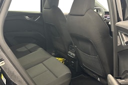 musta Audi Q4 e-tron 2022 kuva 9.