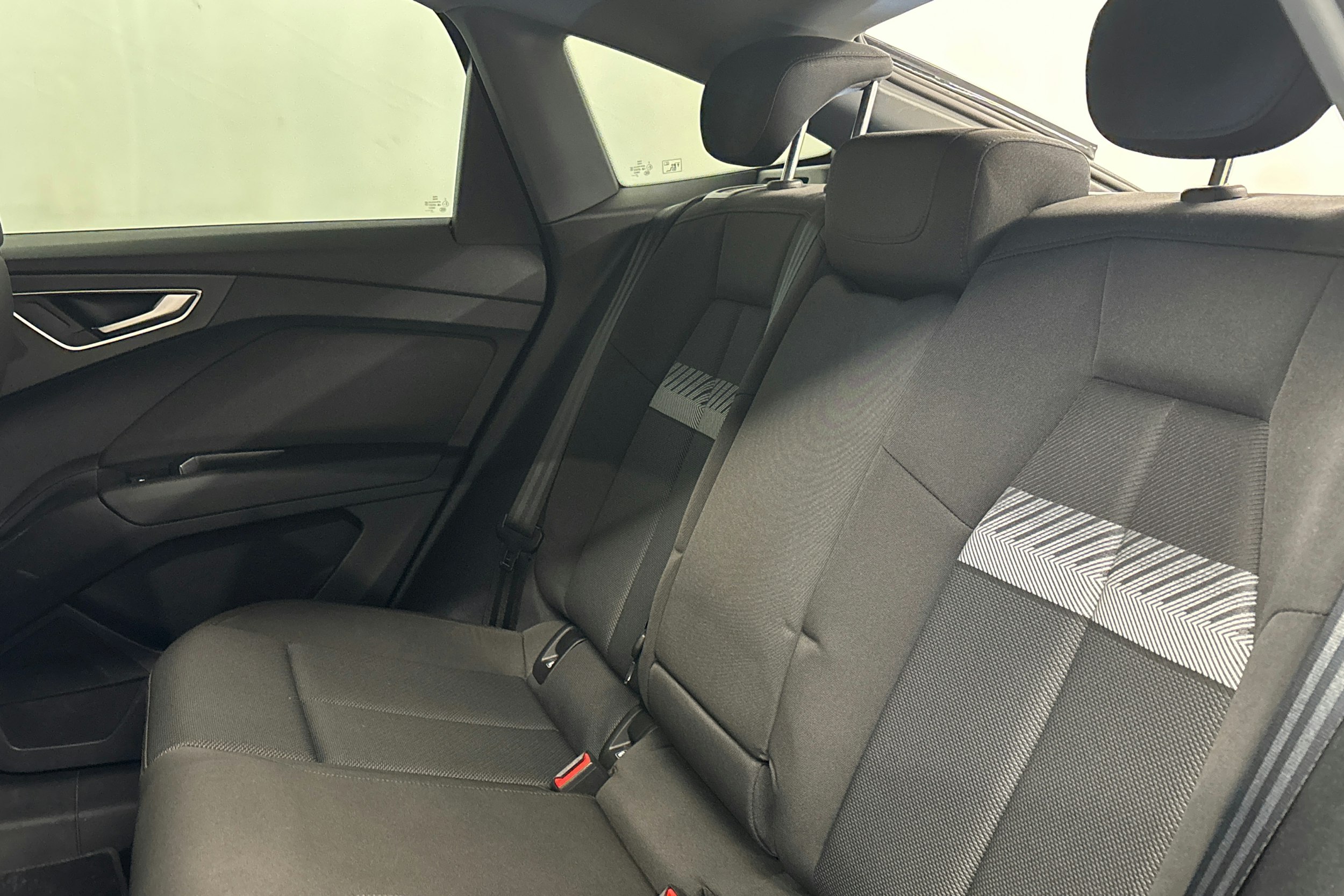 musta Audi Q4 e-tron 2022 kuva 10.