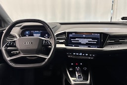 musta Audi Q4 e-tron 2022 kuva 12.