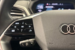 musta Audi Q4 e-tron 2022 kuva 14.