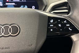 musta Audi Q4 e-tron 2022 kuva 15.