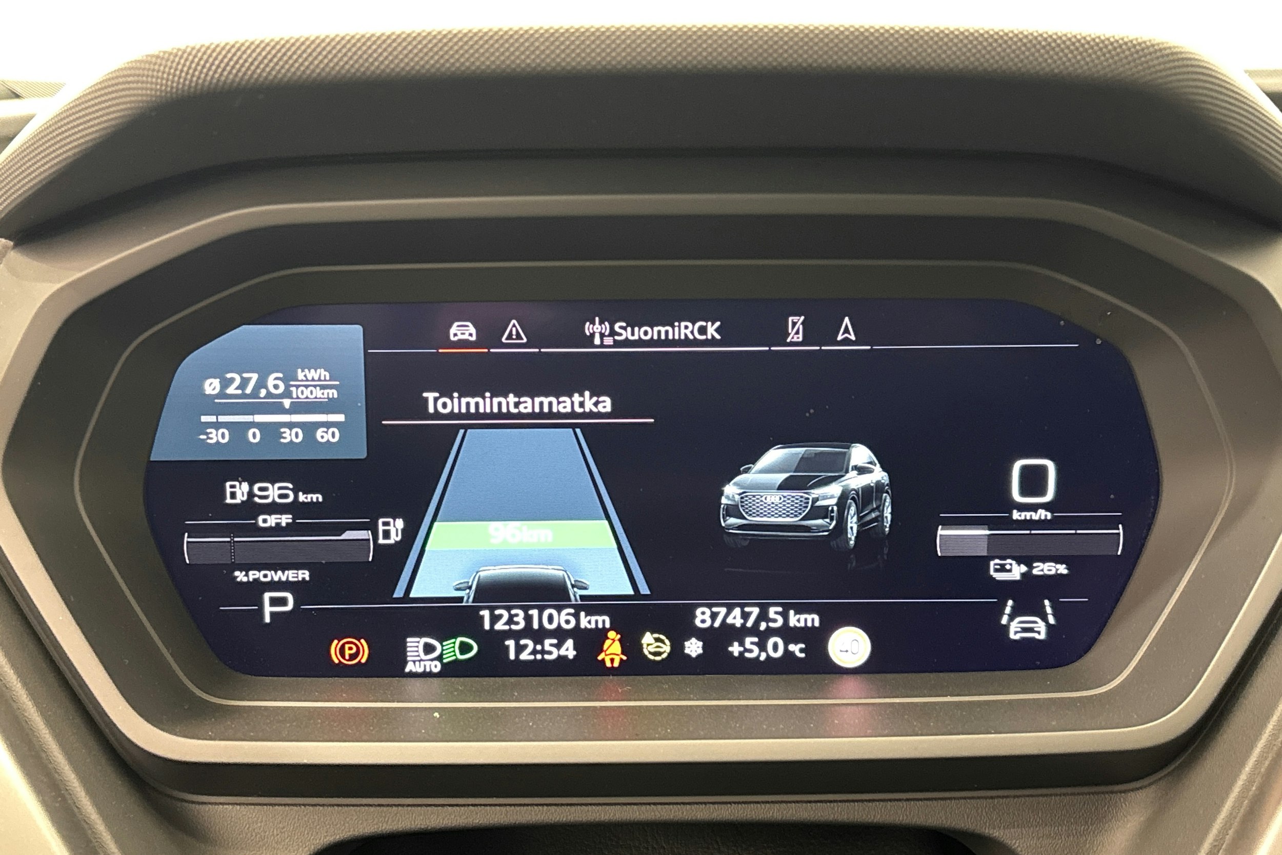 musta Audi Q4 e-tron 2022 kuva 17.