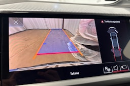 musta Audi Q4 e-tron 2022 kuva 18.