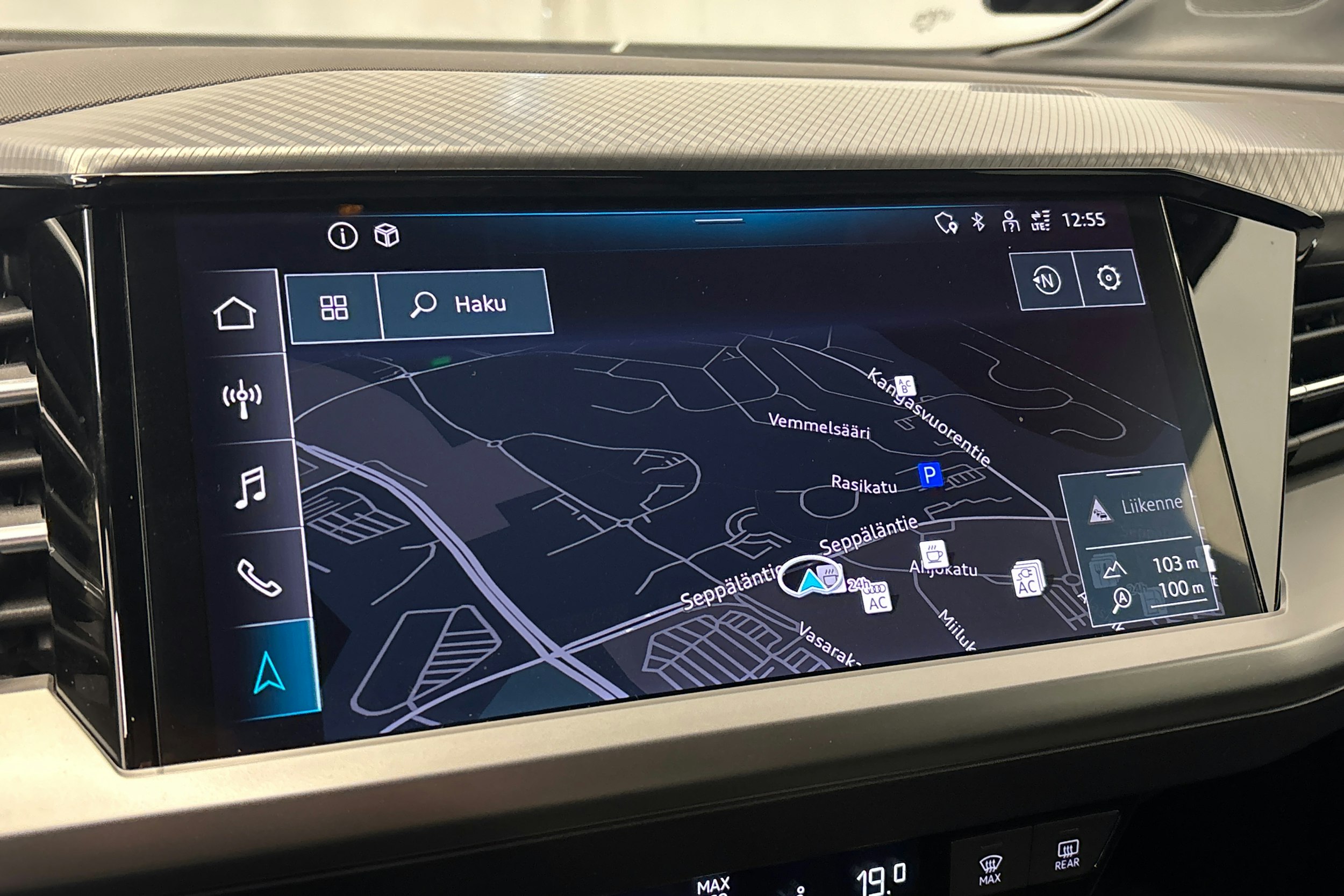 musta Audi Q4 e-tron 2022 kuva 19.