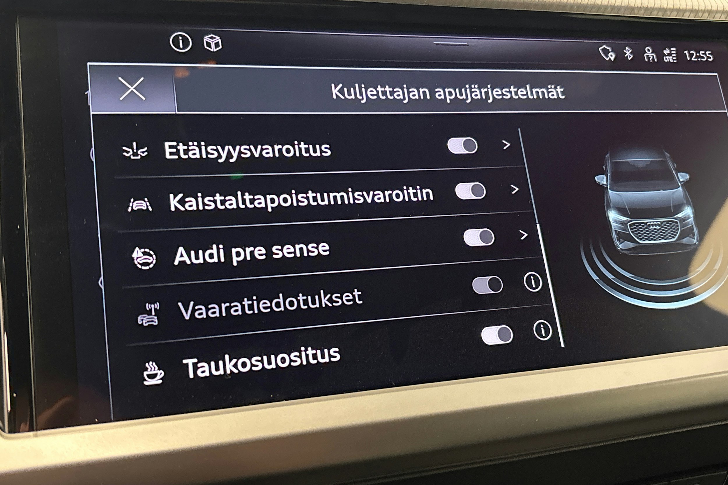 musta Audi Q4 e-tron 2022 kuva 21.