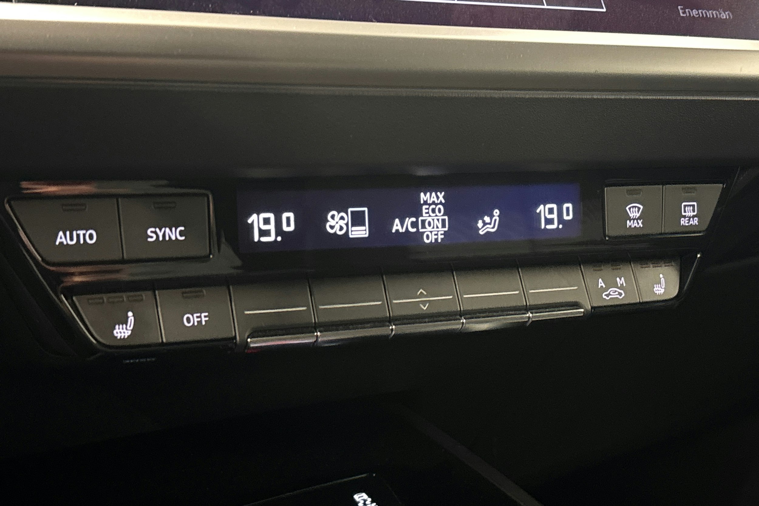 musta Audi Q4 e-tron 2022 kuva 22.