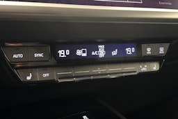 musta Audi Q4 e-tron 2022 kuva 22.