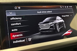 musta Audi Q4 e-tron 2022 kuva 24.