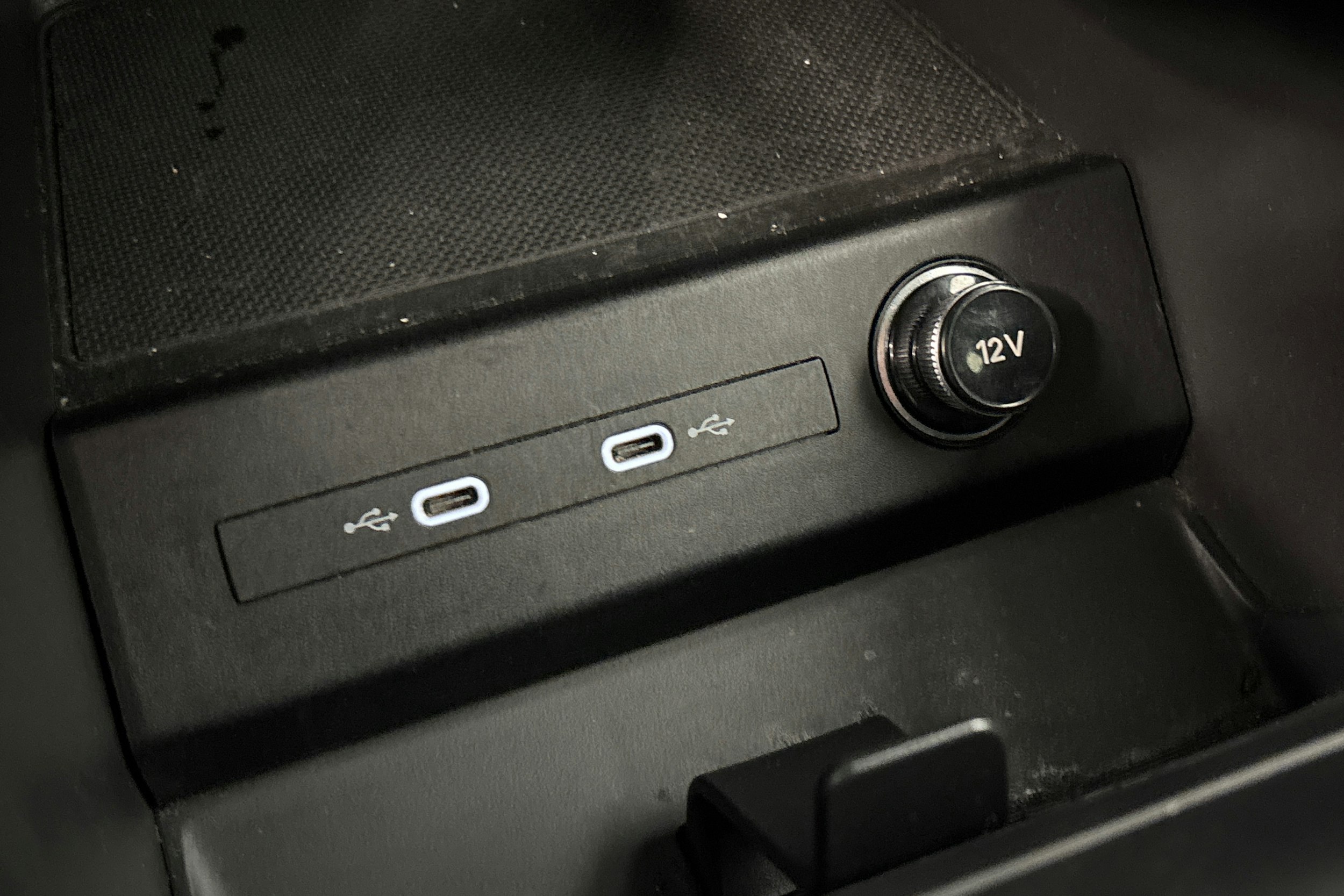 musta Audi Q4 e-tron 2022 kuva 25.