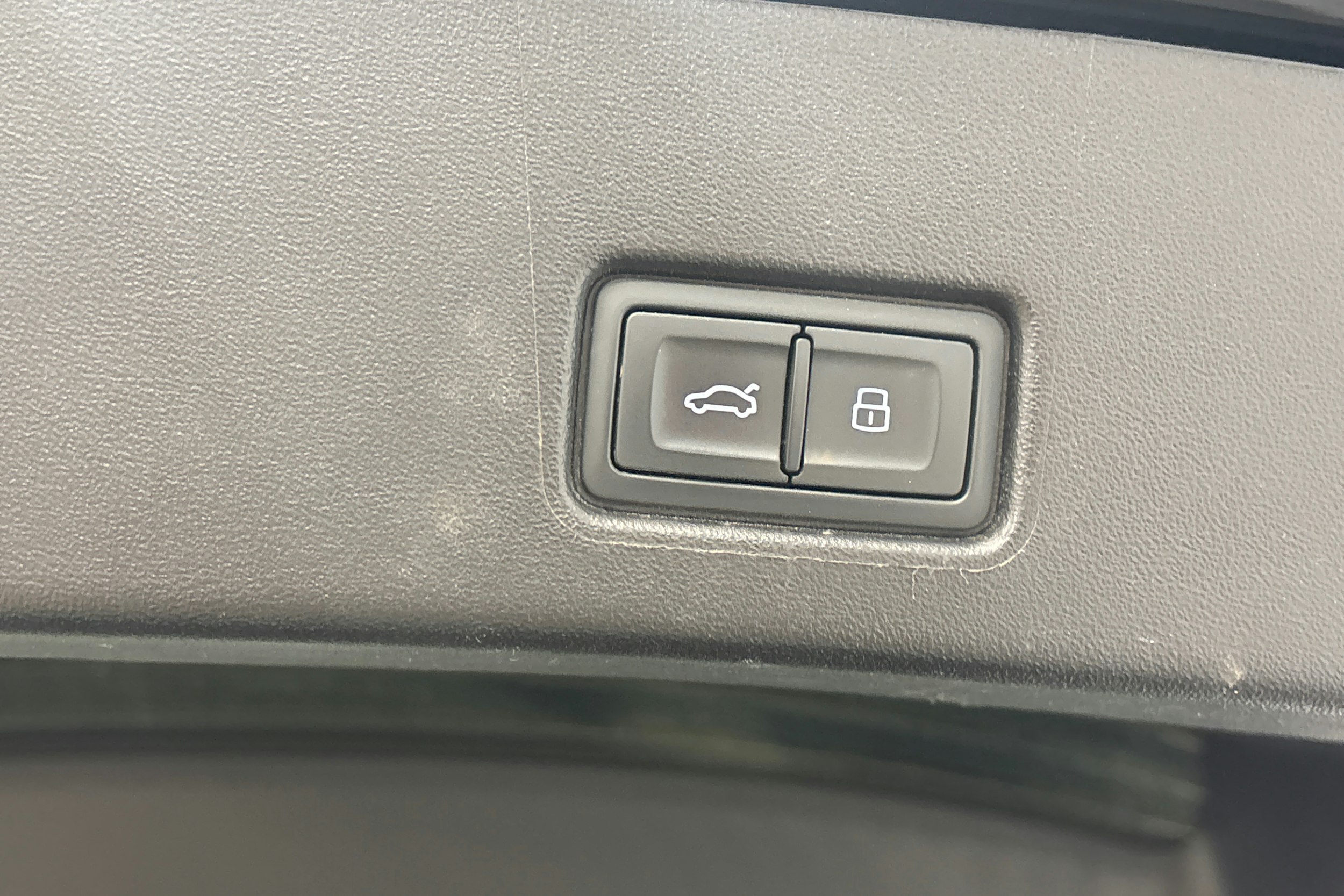 musta Audi Q4 e-tron 2022 kuva 30.