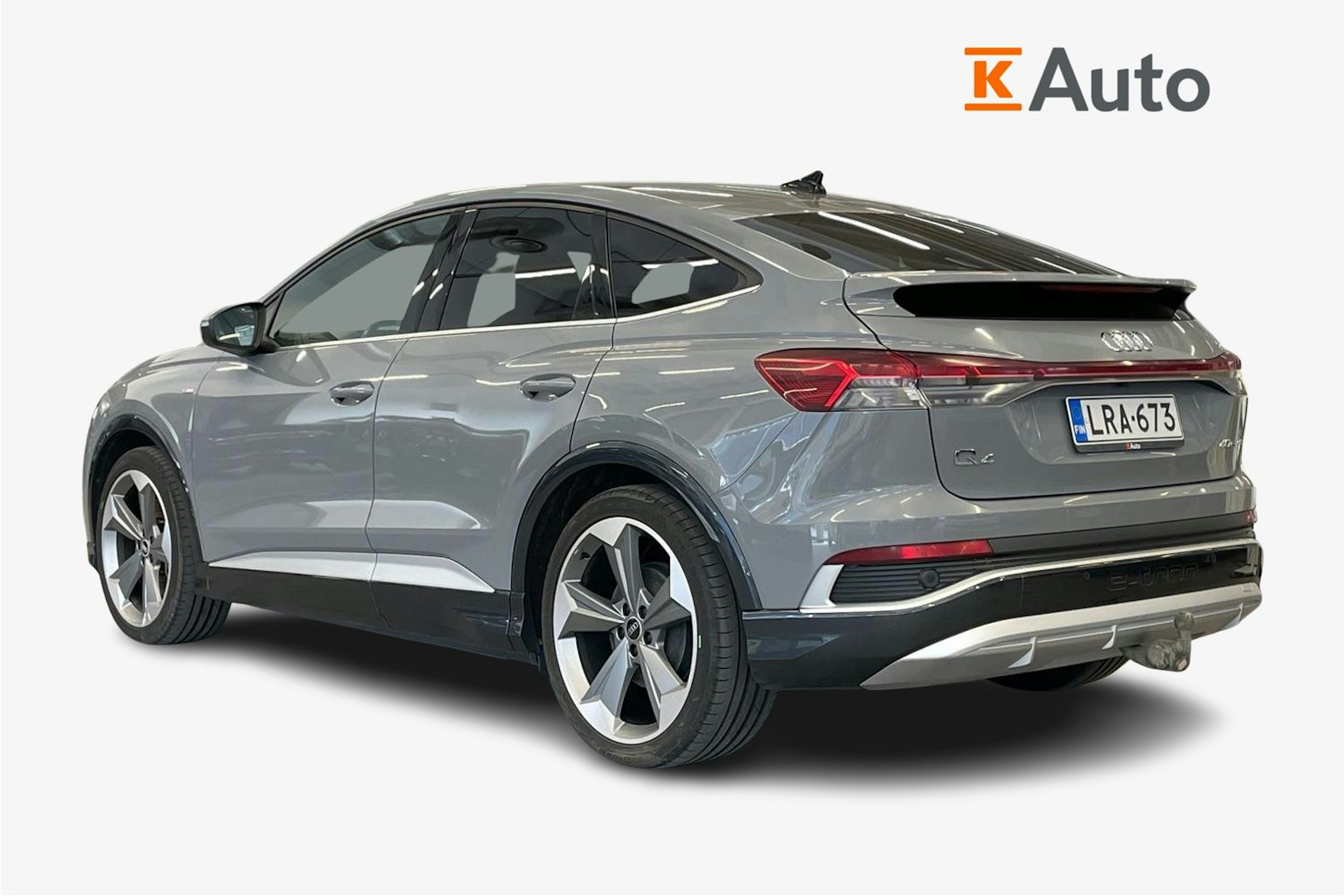 harmaa Audi Q4 e-tron 2022 kuva 2.