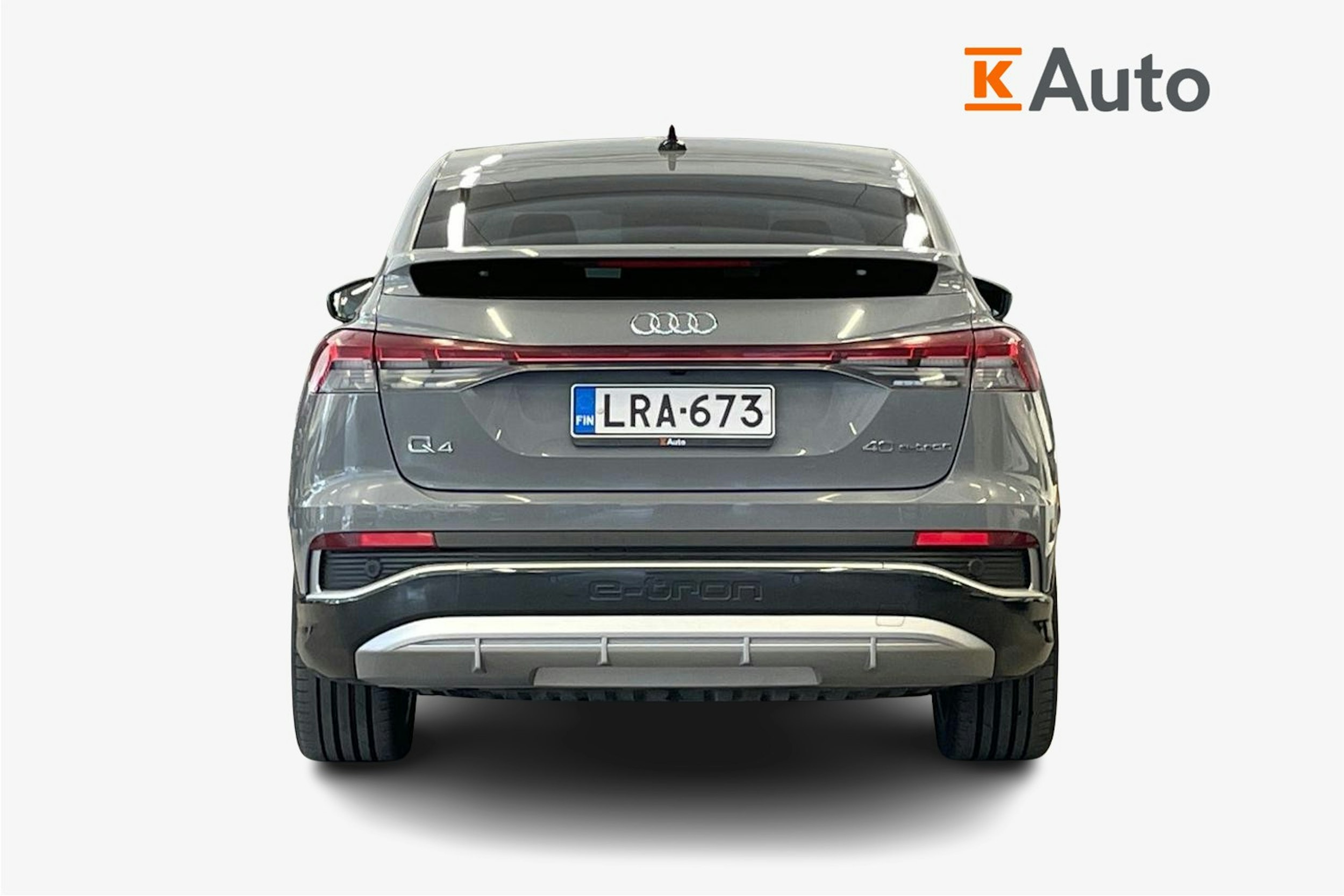 harmaa Audi Q4 e-tron 2022 kuva 3.