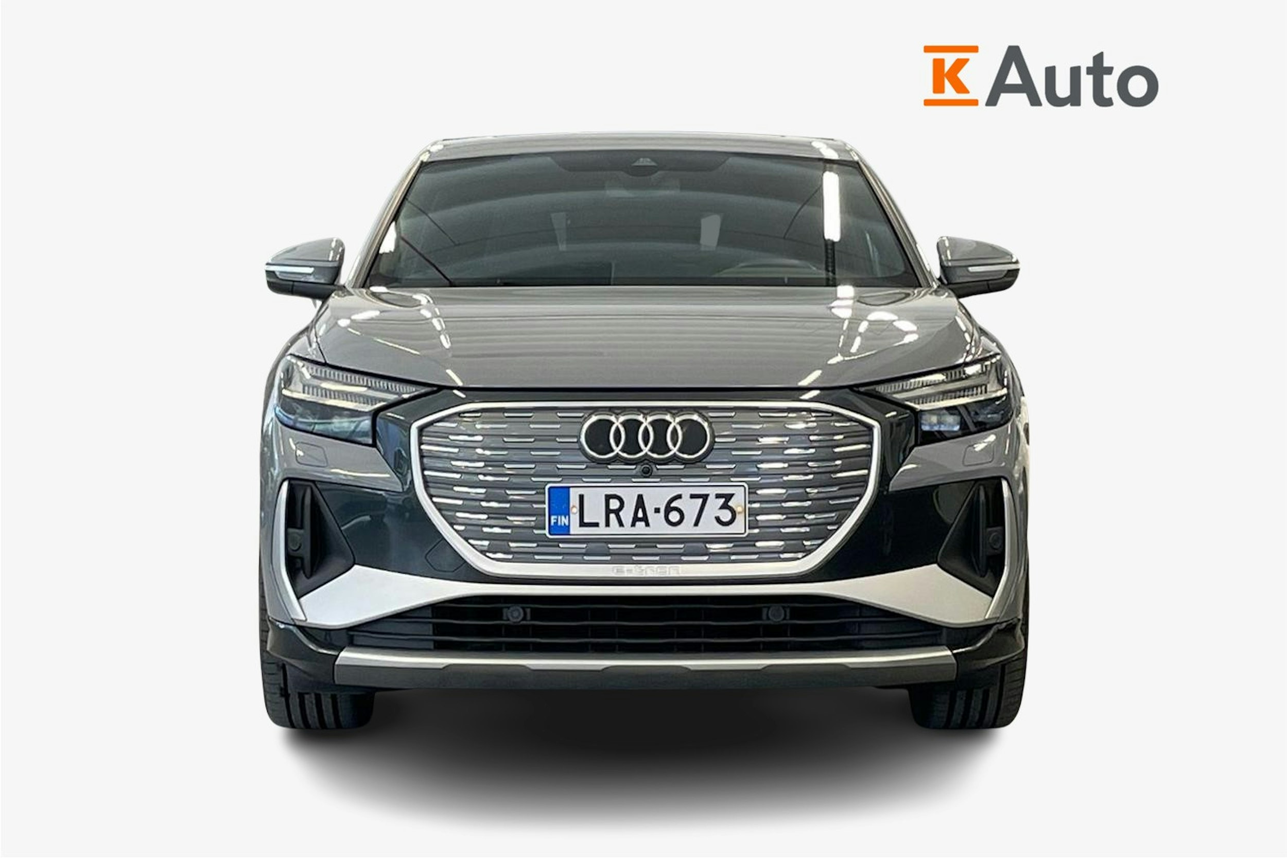 harmaa Audi Q4 e-tron 2022 kuva 4.