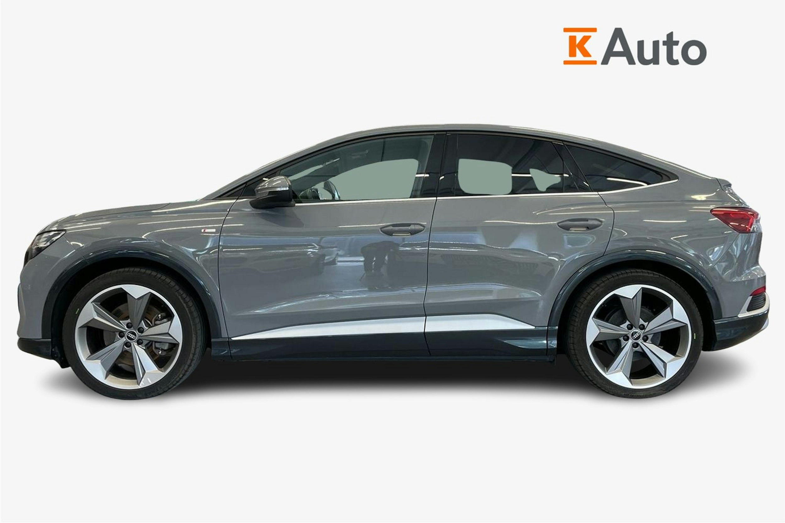 harmaa Audi Q4 e-tron 2022 kuva 5.