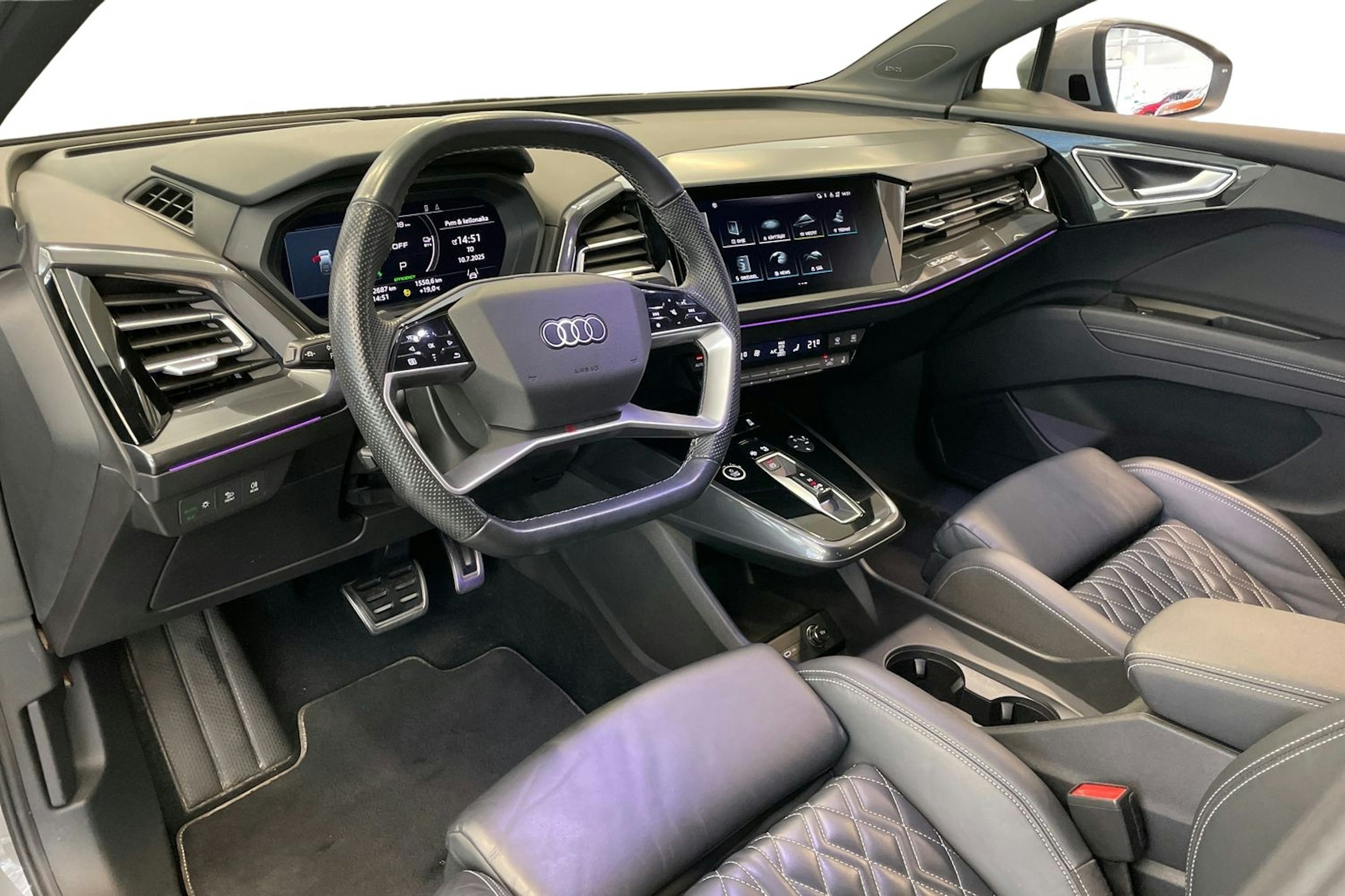 harmaa Audi Q4 e-tron 2022 kuva 6.