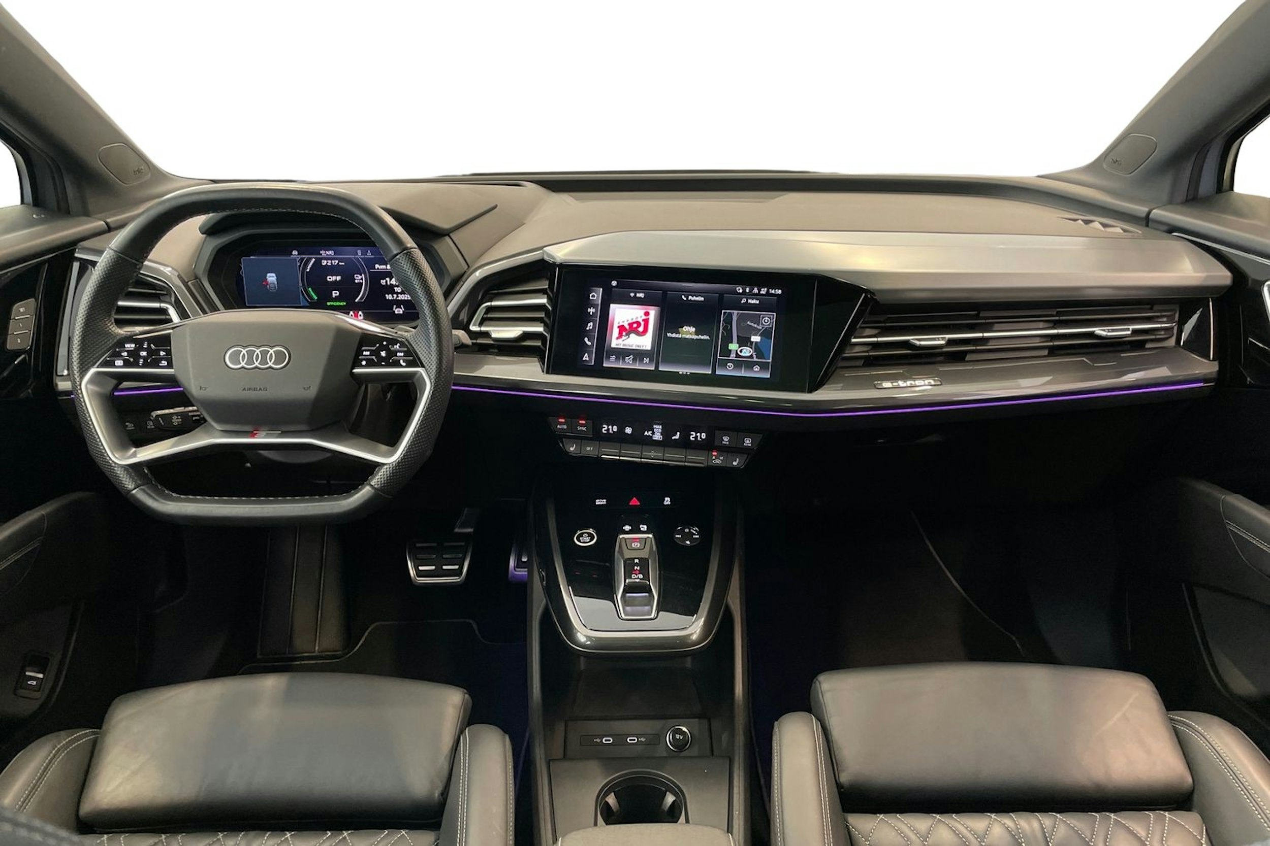 harmaa Audi Q4 e-tron 2022 kuva 7.