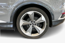 harmaa Audi Q4 e-tron 2022 kuva 9.