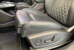harmaa Audi Q4 e-tron 2022 kuva 12.