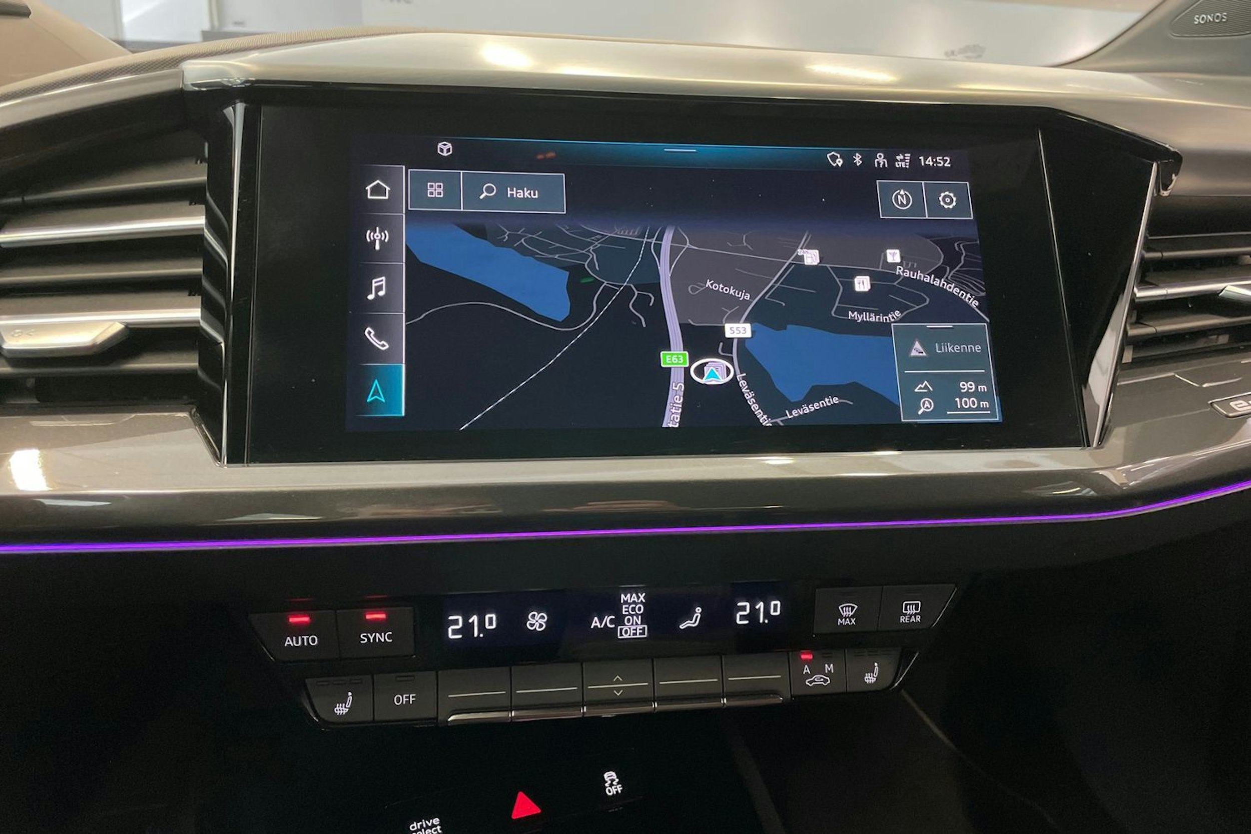 harmaa Audi Q4 e-tron 2022 kuva 14.