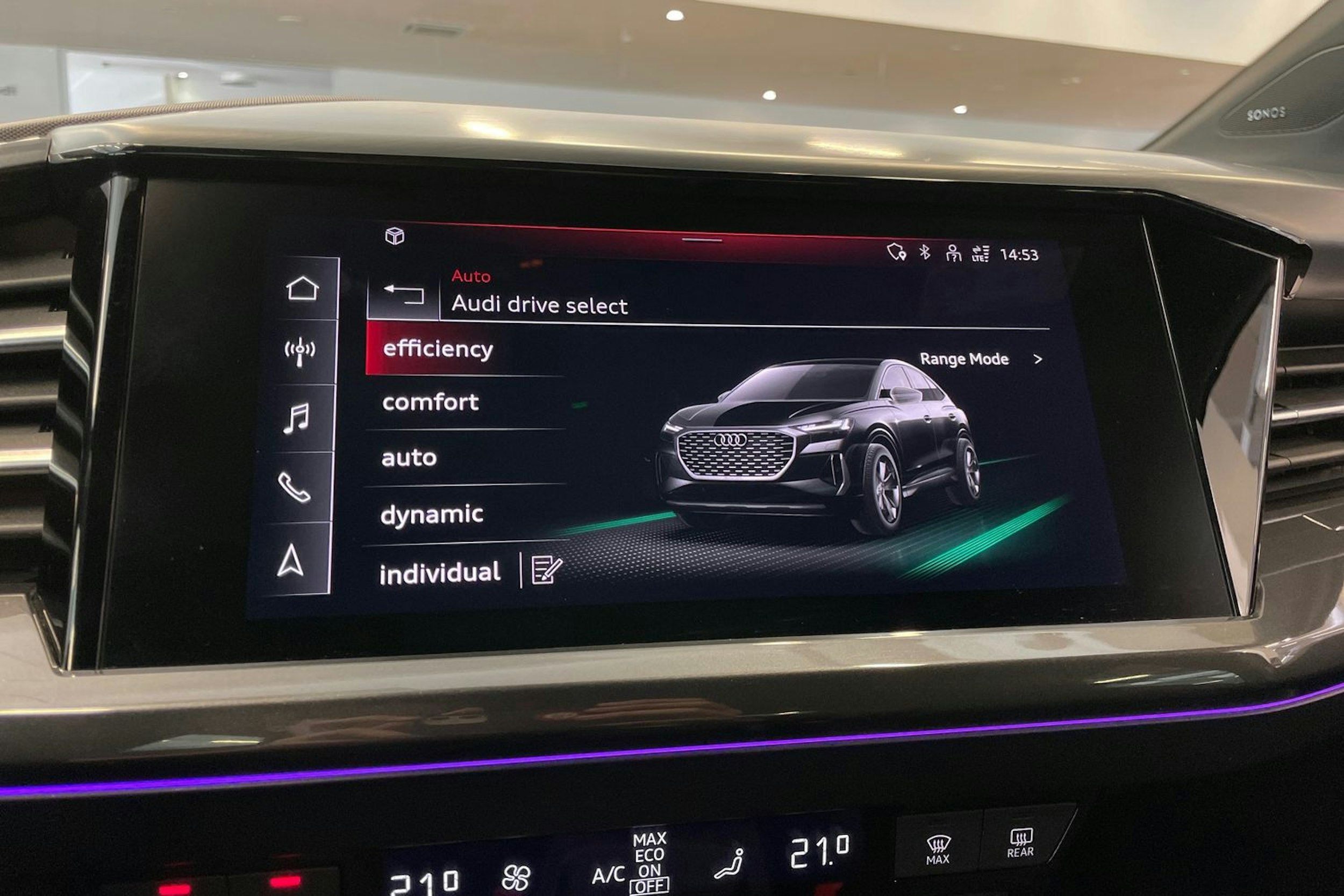 harmaa Audi Q4 e-tron 2022 kuva 15.