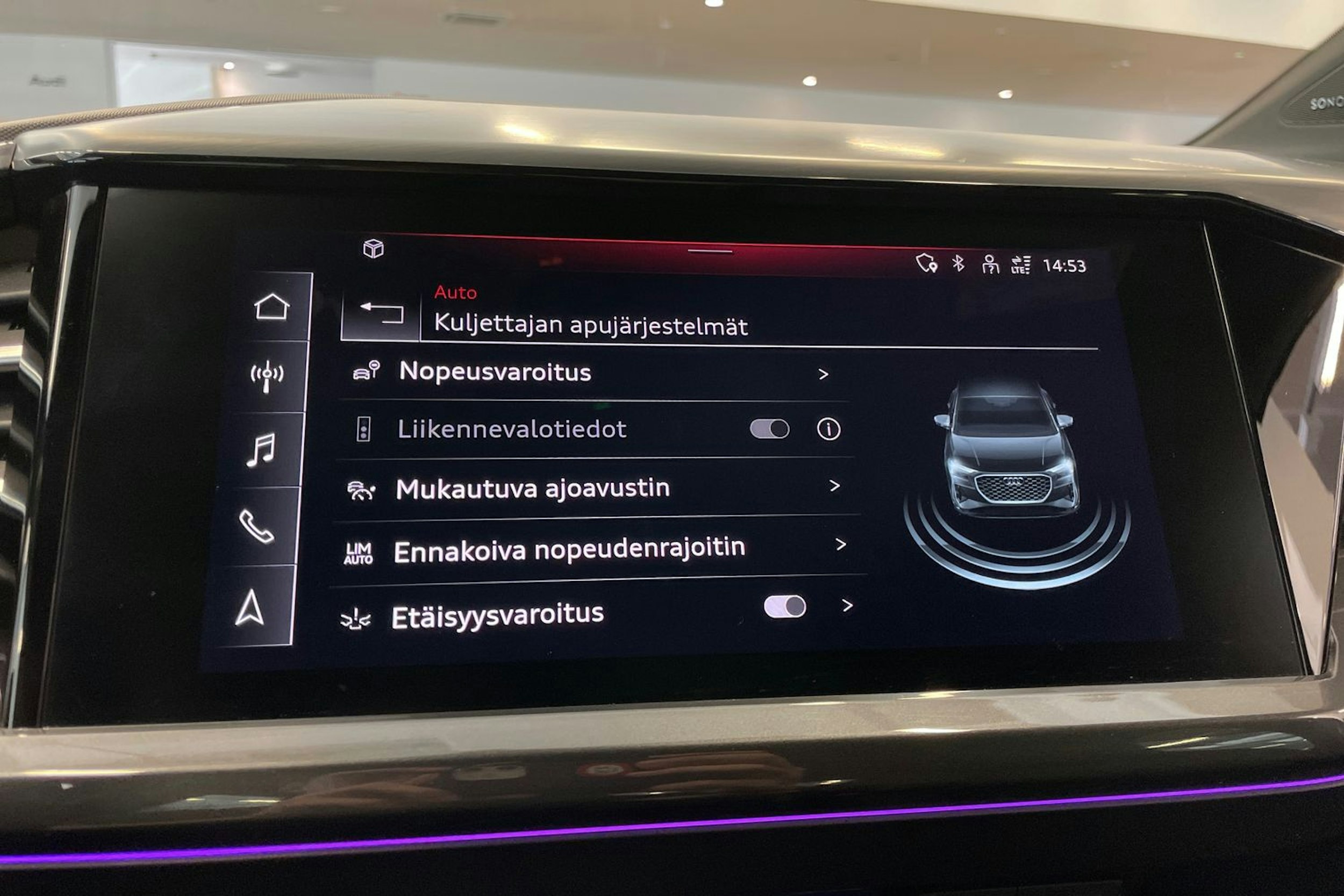 harmaa Audi Q4 e-tron 2022 kuva 16.