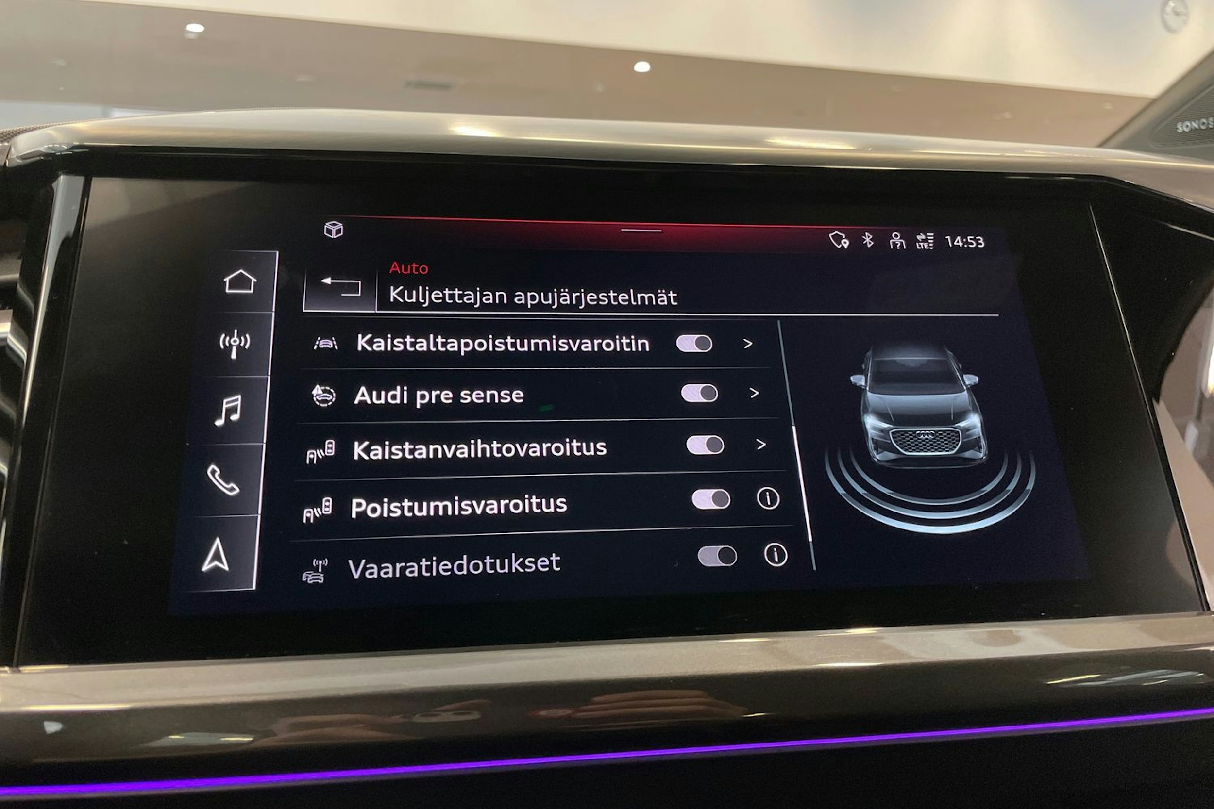 harmaa Audi Q4 e-tron 2022 kuva 17.