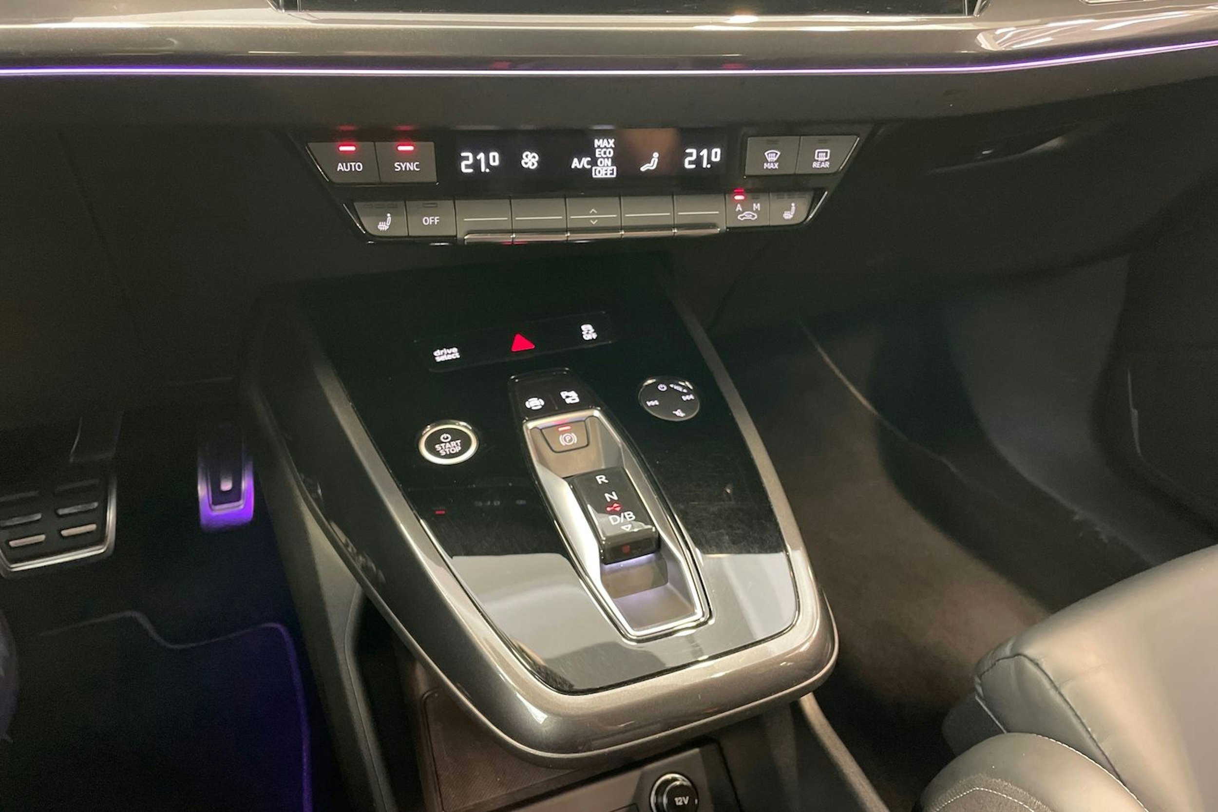 harmaa Audi Q4 e-tron 2022 kuva 18.