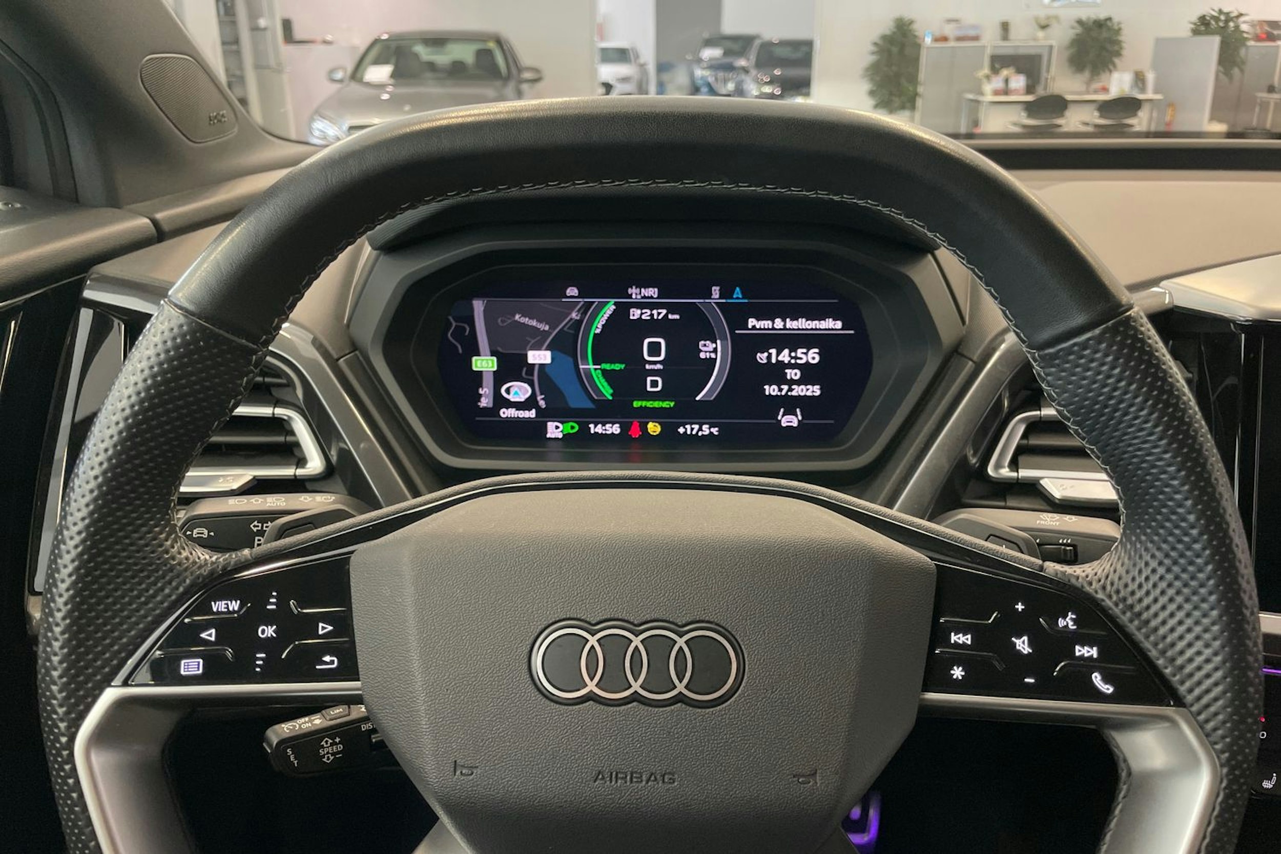 harmaa Audi Q4 e-tron 2022 kuva 21.