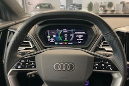 harmaa Audi Q4 e-tron 2022 kuva 21.