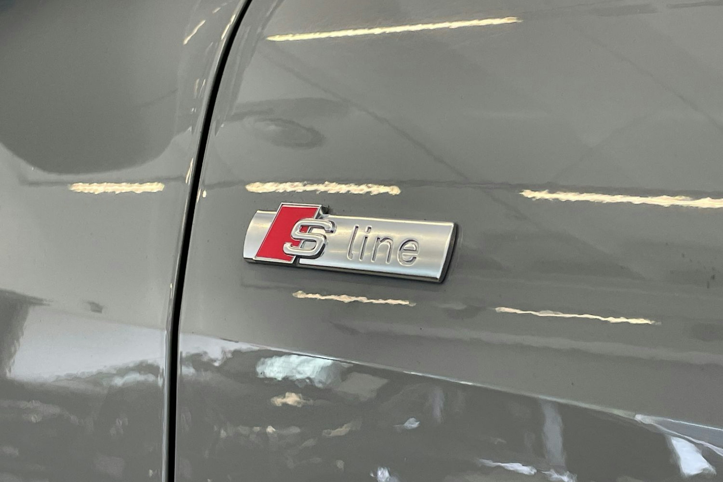 harmaa Audi Q4 e-tron 2022 kuva 27.