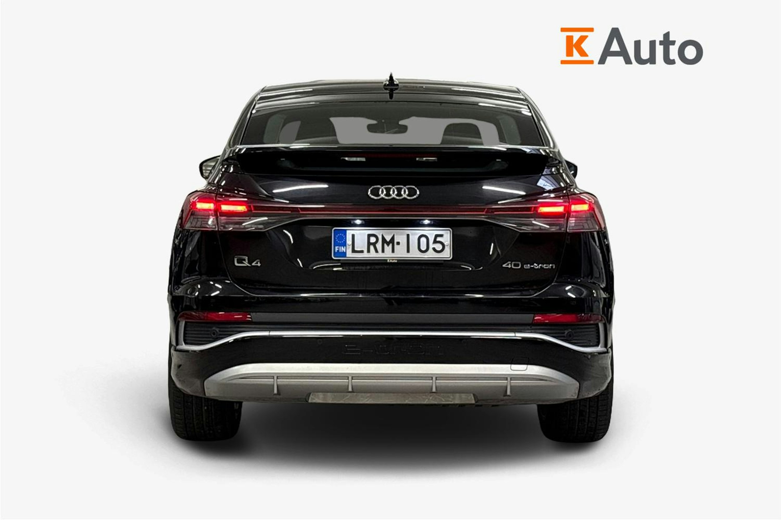 musta Audi Q4 e-tron 2022 kuva 3.