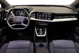 musta Audi Q4 e-tron 2022 kuva 9.