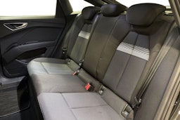 musta Audi Q4 e-tron 2022 kuva 10.