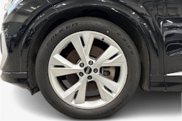 musta Audi Q4 e-tron 2022 kuva 11.